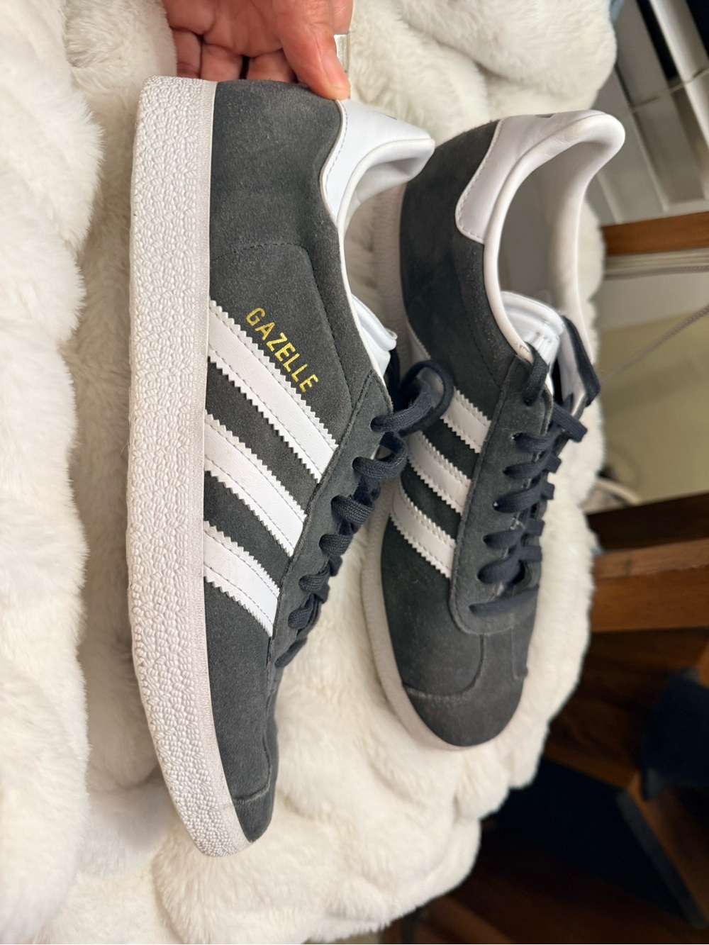 adidas Gazelle women’s Dark Gray Suede Sneakers Sz 7.5 but fit more like an 8